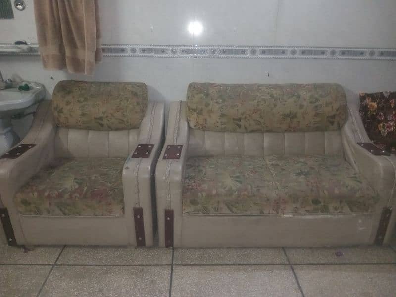 1 2 3 Sofa Set 8/10 Condition 2