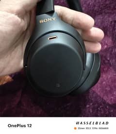 SONY WH 1000XM4 HEADPHONE  10/ 10 CONDITION