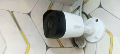 4 camera's 1 DVR Tenda wifi  ruter 19 inch LED