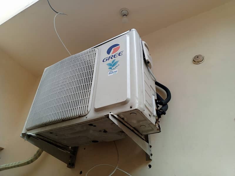 Gree Inverter AC for sale PKR 95000 4