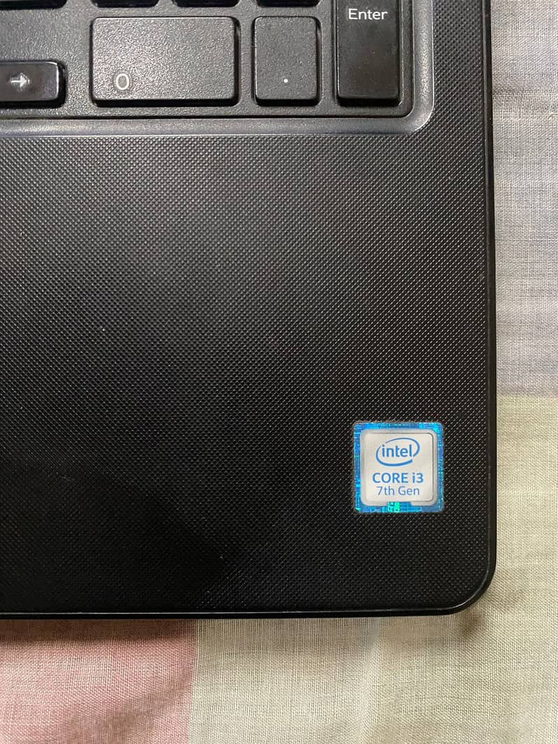 Dell Inspiron 15 3000 4