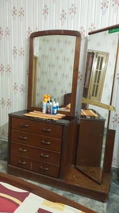 Dressing table