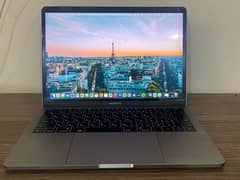 Macbook pro 2017 8/256 13.3 inches