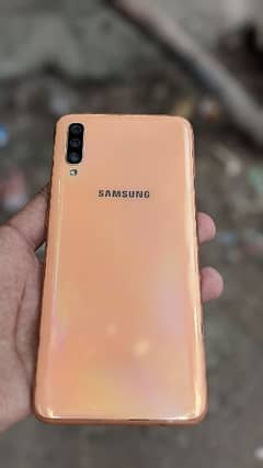 Samsung Galaxy A70.