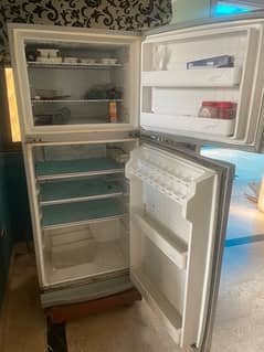 medium size dawlance fridge