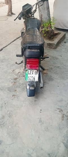 bik full rade ha koi kam ni huna wala Hunter nam ha bik k