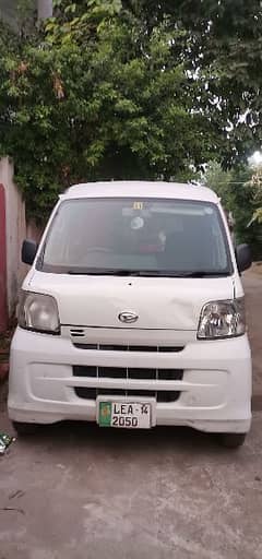 Hijet DELUX .  Total genuine paint. I am 2nd owner