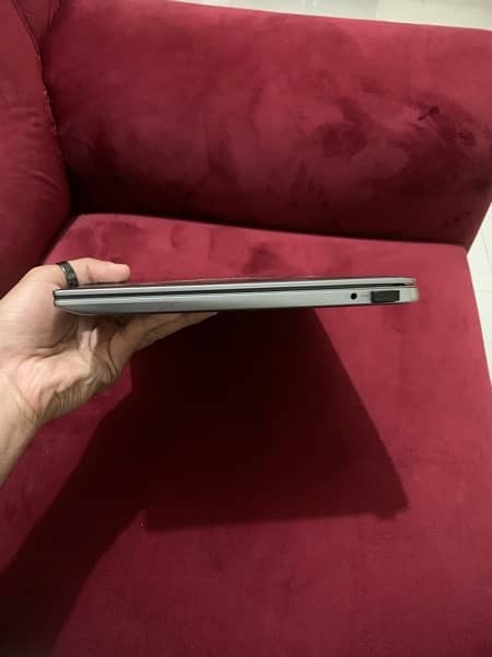 Dell laptop i5 8th generation 8/256 , scretchless 3