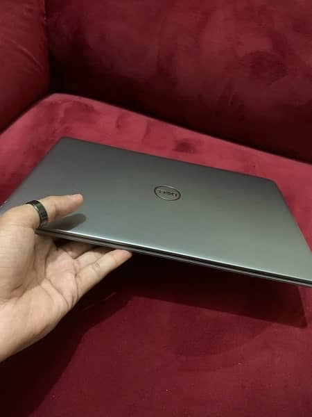 Dell laptop i5 8th generation 8/256 , scretchless 6