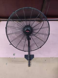 Royal Mega Bracket Fan