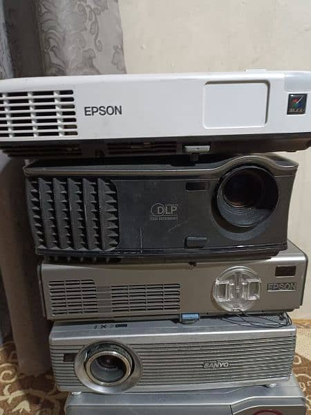 Multimedia Projector o31721182o9 1