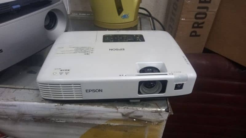 Multimedia Projector o31721182o9 2