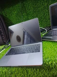 Macbook pro 13 :processor speed Core i7 2.7 GHz  16 GB Model: 2018