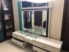 Dressing tabel with mirror (fully furnished)