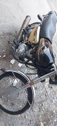 Honda 125  Gold edition.  neet and clean