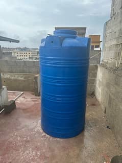 1000 liter water tank neat and clean