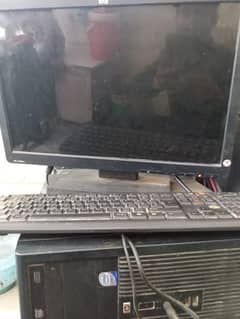 A Full Computer Set With Keyboard,Mouse LCD and PC