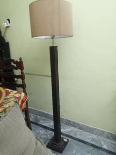 floor lamp bohut kam use howa hai