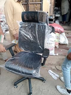 tamam office chairs Or ghar k sofy repairing & poshish kiye jate han.