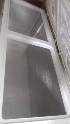 Waves double door freezer