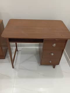 Table with 3 drawers 0