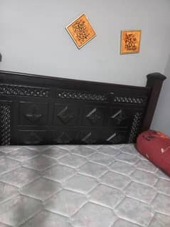 bed singhar maize mattress and side table