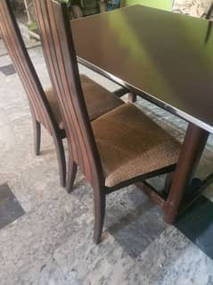 Urgent Sale Dinning with 4 Chairs