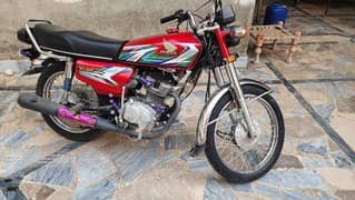 Honda 125  model 2022/23  lush condition  10/10