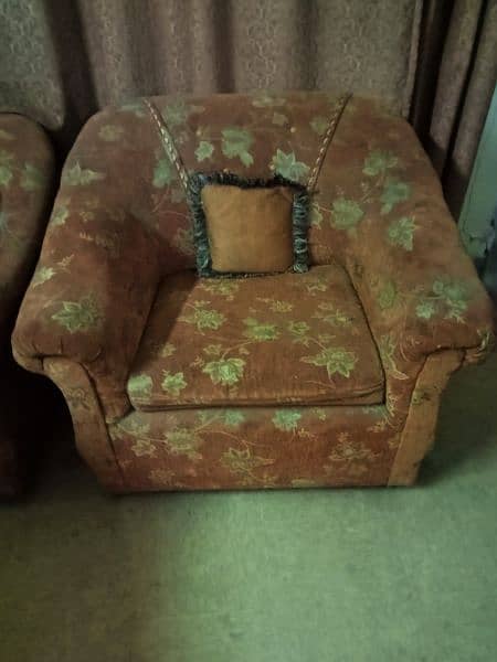 3+1+1 seater sofa available in good condition 2