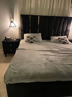 slightly used bed set without matress