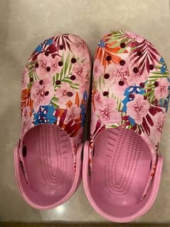 original printed crocs women size 6