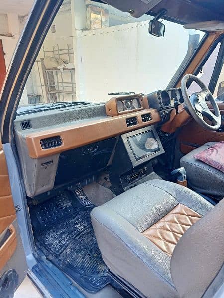 Mitsubishi Pajero 1988 9