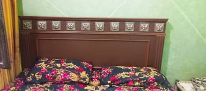 Wood bed with matres