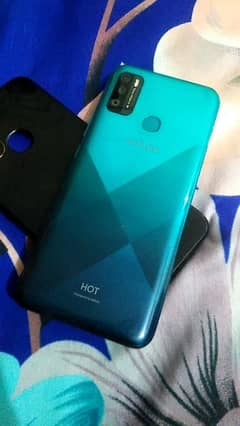 infinix hot9 play memory 4/64 condition 10 by 9 with box