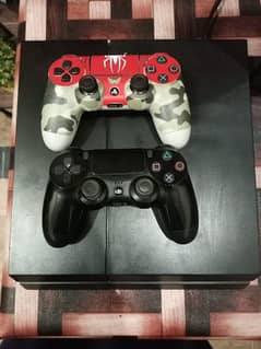 PS4 1tb Jailbreaked + 2 controllers with full of games