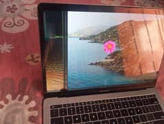 MacBook Pro 2017 ( read add first )