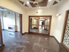 We Offers 10 Marla House For Rent In DHA Phase 6