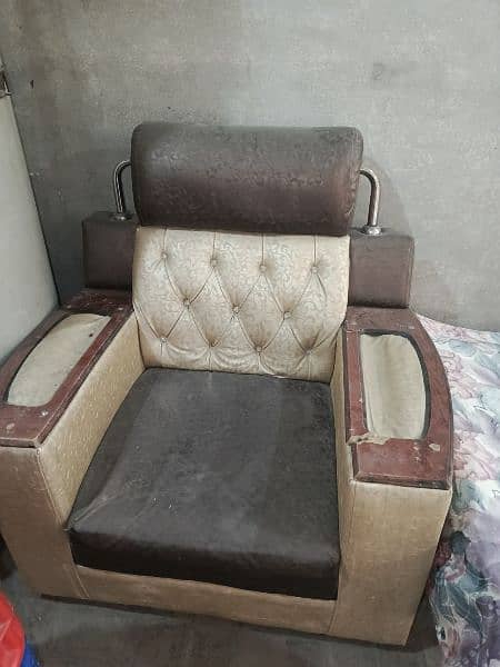 Sofa 1 Seater Available for sale 1