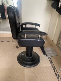 BARBER CHAIR