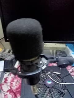 microphone new condition v8 sound cad