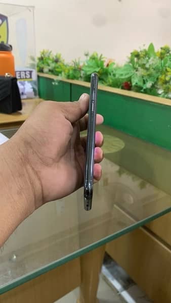 i phone 11 pro midnight green 256 gb PTA approved only set 1