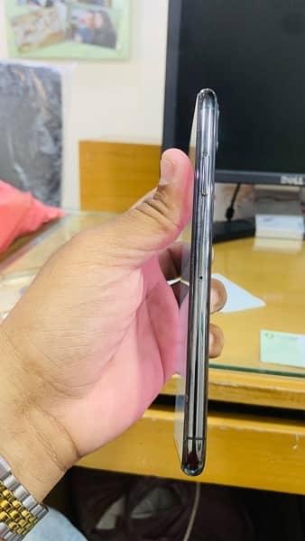 i phone 11 pro midnight green 256 gb PTA approved only set 4