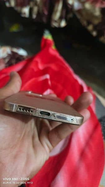 12+8 256  vivo v23 5g gold 2