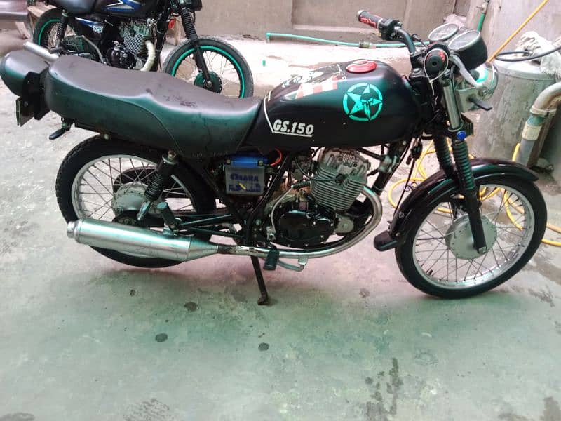 Suzuki GS 150 3