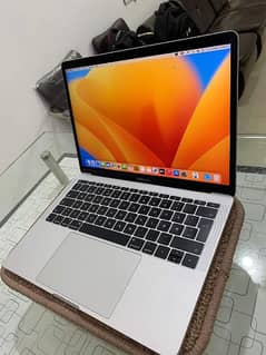 MacBook Pro 2017 13" : Core i5 : 8/256