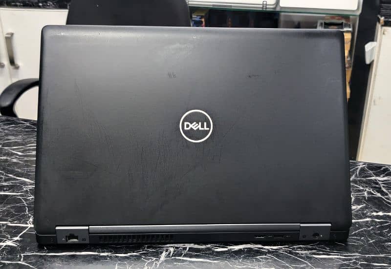 Dell Precision 3530 0