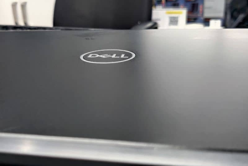 Dell Precision 3530 1