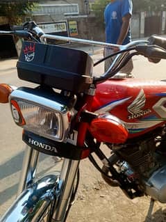 Honda 125 red color