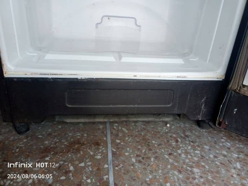 Urgent: Dawlance Refrigerator | Medium Size Fridge | Used 11