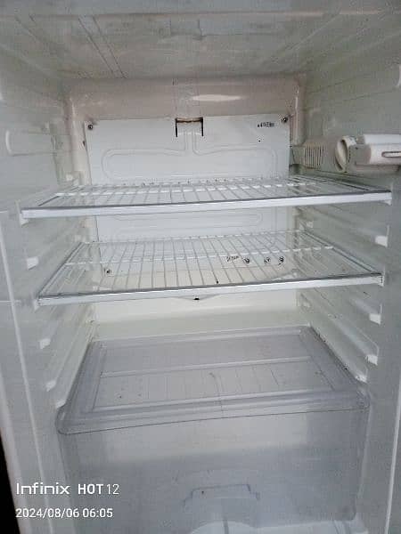 Urgent: Dawlance Refrigerator | Medium Size Fridge | Used 5